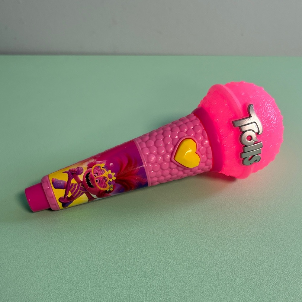 Just Play Trolls World Tour Poppy's Pink Musical Light Up Microphone Kids Toy